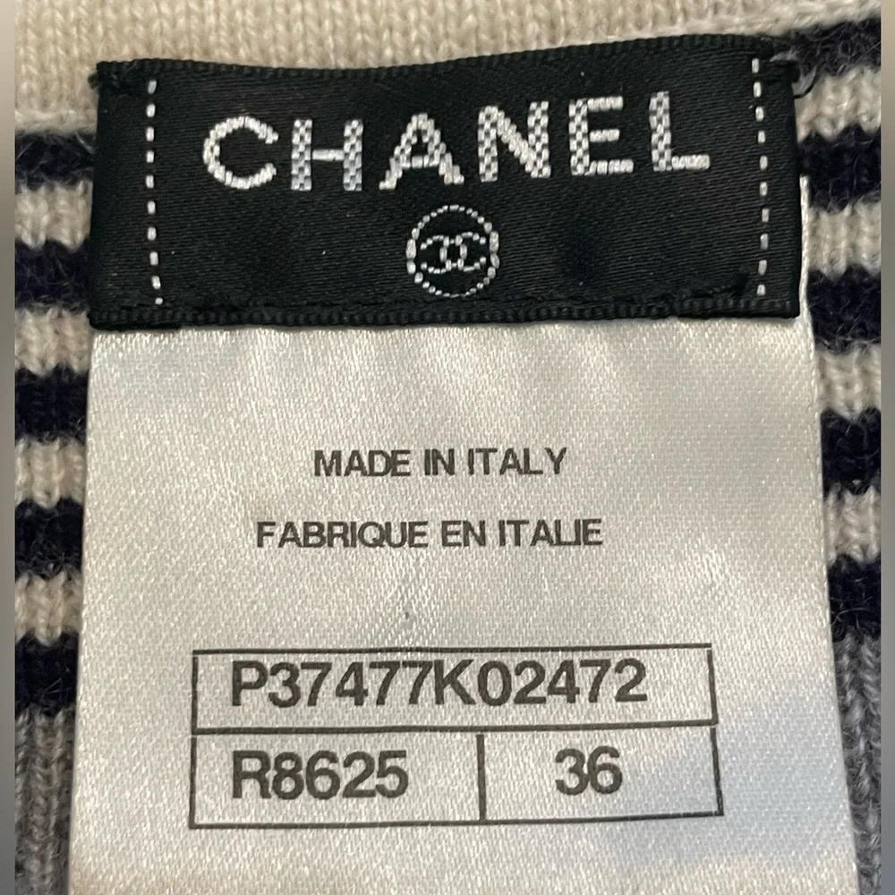 CHANEL 100% CASHMERE STRIPPED BATEAU NECK CHAIN BUTTON SWEATER SIZE 36